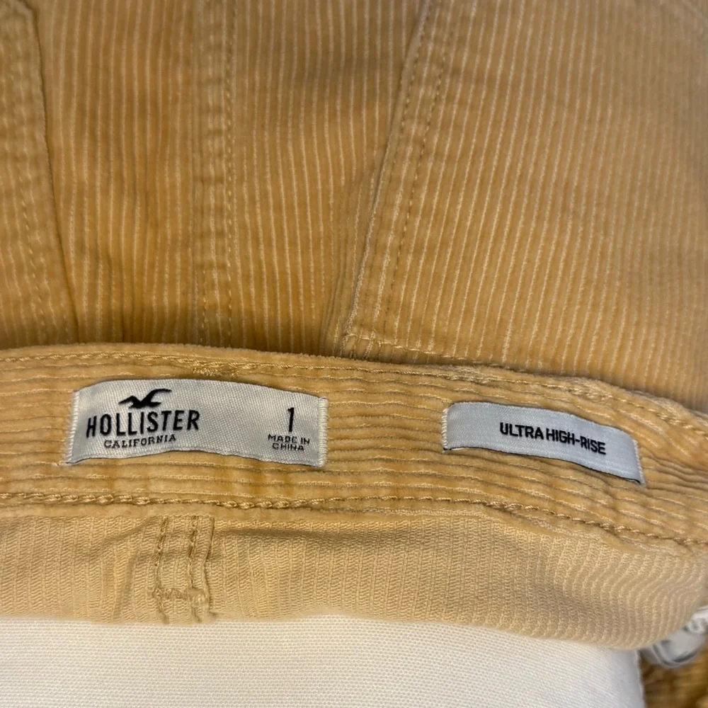 Hollister Beige Corduroy Mini Skirt with Zipper and Pockets - Picture 6 of 6
